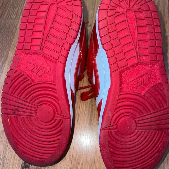 Nike Kids Sneakers in Red and White - Picture 5 of 6